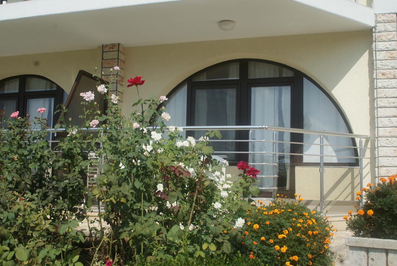 Family Hotel Venera Kavarna ภายนอก รูปภาพ
